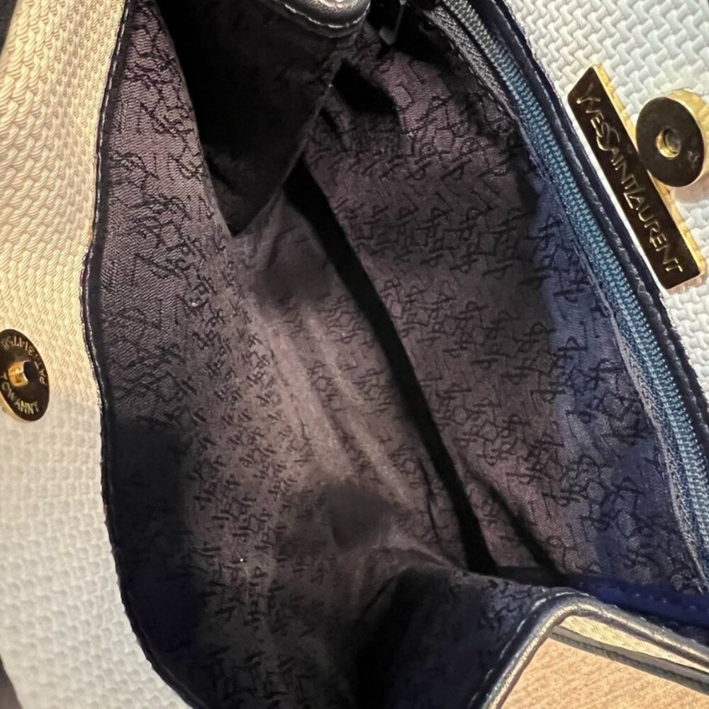 Yves Saint Laurent (YSL) Triangle Plate Cassandra Handle Bag w/COA and dust bag - Picture 9 of 10